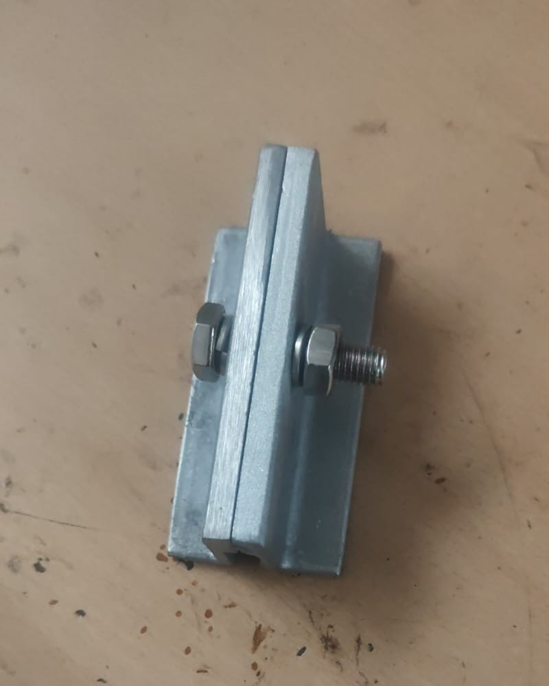 Aluminium seam clamp assembly for standing seam roofs
